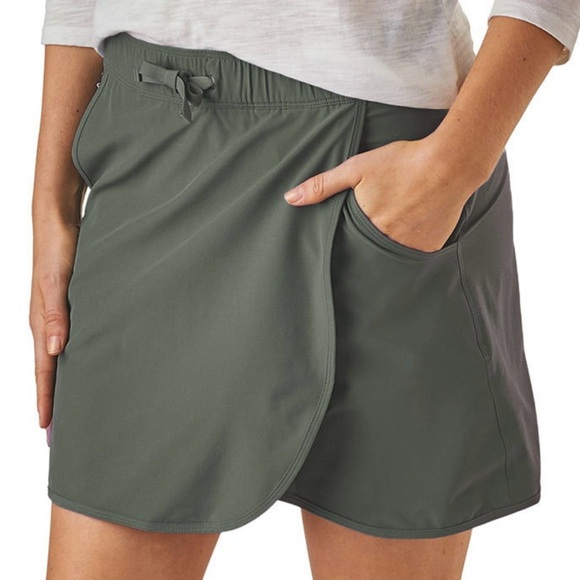 Patagonia Fleetwith Skort, Kale‎ Green - Picture 2 of 6